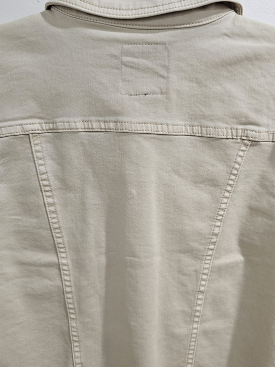 FDJ Cropped Denim Jacket M Beige Frayed Hem Stretch Button Front Casual Chic - Picture 9 of 15